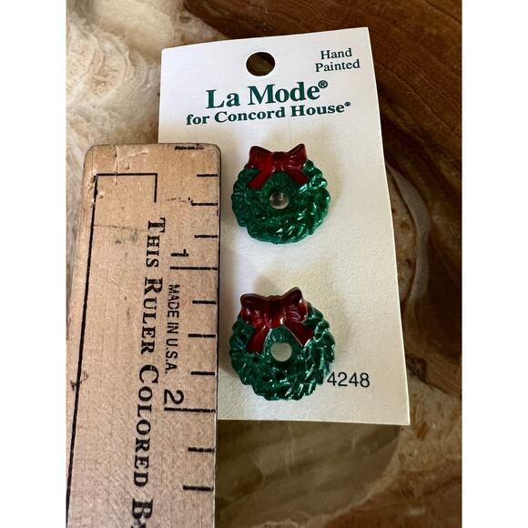 NOS Christmas Buttons: Wreaths & Holly Berry - Picture 3 of 4